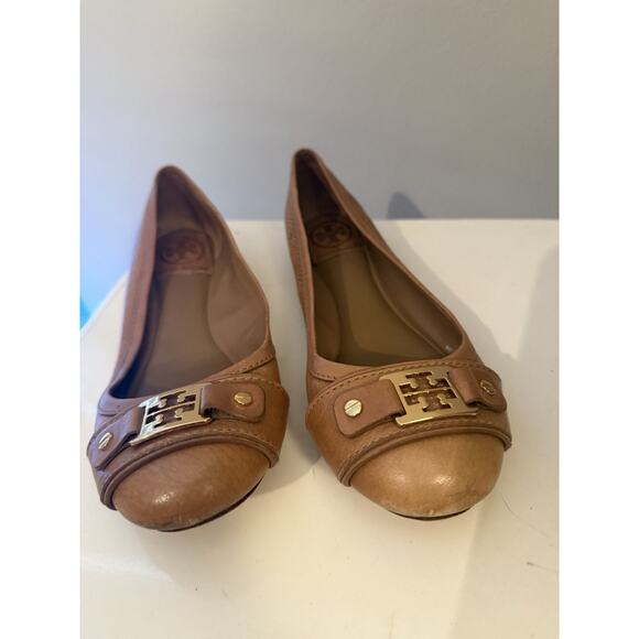 Tory Burch Camel Brown Flats Gold Logo Women’s Size 6.5M - Picture 1 of 9